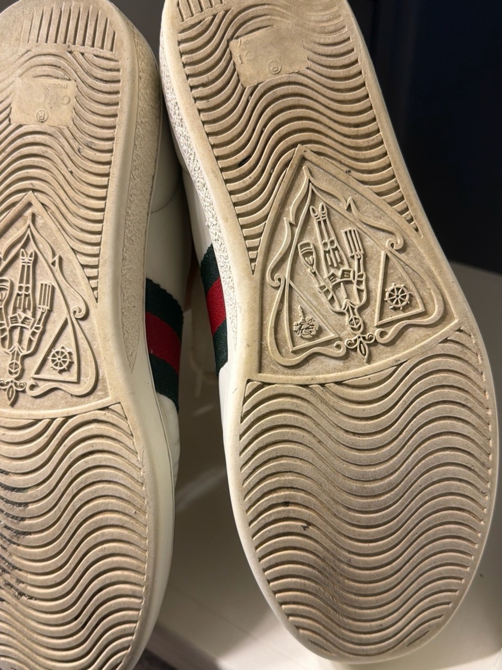 Gucci White Leather Sneakers with Green Croc Heel & Red/Green Stripe - Picture 4 of 5